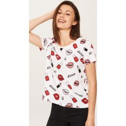 T-shirt z nadrukiem all over - Biały. Białe t-shirty męskie z nadrukiem marki House, l. Za 25,99 zł.