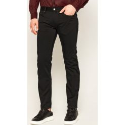 Spodnie materiałowe Hugo 708 50419590. Czarne jeansy męskie HUGO, m, bez wzorów, z elastanu. W wyprzedaży za 319,00 zł.