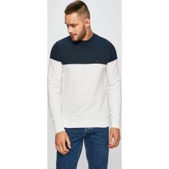 Tommy Hilfiger - Bluza. Białe bluzy męskie TOMMY HILFIGER, s, bez wzorów, z bawełny, z okrągłym kołnierzem, bez rękawów, bez kaptura. Za 539,90 zł.
