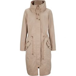 Parka ze stójką i zaznaczoną talią bonprix migdałowy beżowy. Pomarańczowe parki damskie bonprix, bez wzorów, bez kaptura. Za 239,99 zł.