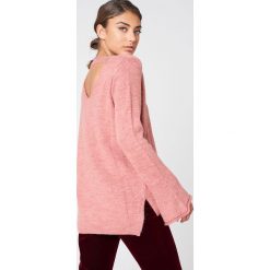 Swetry klasyczne damskie: Trendyol Sweter z wycięciem na plecach – Pink