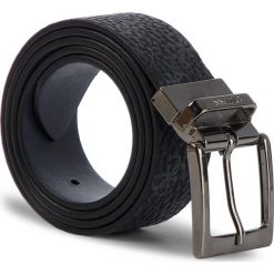 Pasek Męski GUESS - City Logo Belts BM7173 LEA35 BLA. Niebieskie paski męskie Guess, w paski, ze skóry ekologicznej. W wyprzedaży za 219,00 zł.