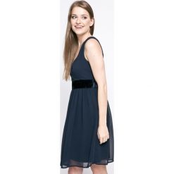Vero Moda - Sukienka Eliza. Czarne sukienki damskie marki Vero Moda, na co dzień, s, bez wzorów, z poliesteru, casualowe, bez kołnierzyka, bez rękawów, mini, proste. W wyprzedaży za 49,90 zł.