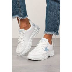 Białe buty sportowe sneakersy sznurowane casu 20g15/bl. Białe buty dziewczęce sportowe Casu, na wiosnę, bez wzorów, ze skóry ekologicznej, na sznurówki. Za 64,99 zł.
