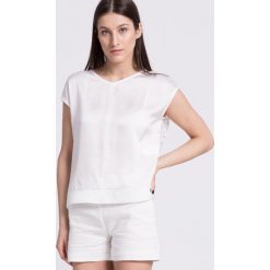 Trussardi Jeans - Top. Białe bluzki nietoperze marki Trussardi Jeans, z poliesteru, z okrągłym kołnierzem. W wyprzedaży za 359,90 zł.