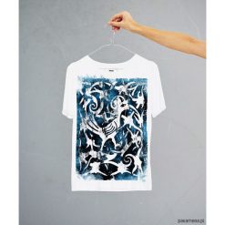 Blue hornbill woman. Niebieskie bluzki damskie marki Pakamera, bez wzorów, z wiskozy, bez kołnierzyka. Za 129,00 zł.