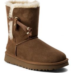 Buty UGG - W Maia 1017496 W/Che. Brązowe kozaki damskie skórzane marki Ugg. W wyprzedaży za 519,00 zł.