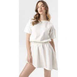 Kremowa Sukienka Jennirea. Brązowe sukienki damskie Born2be, s, bez wzorów, z dzianiny, bez kołnierzyka, bez rękawów. W wyprzedaży za 59,99 zł.
