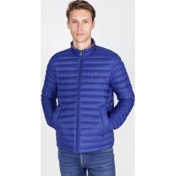Tommy Hilfiger Kurtka Niebieski. Niebieskie płaszcze męskie TOMMY HILFIGER, na jesień, xl, bez wzorów, z materiału, bez kaptura. Za 871,95 zł.