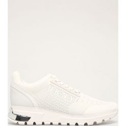 Dkny - Buty. Białe buty sportowe damskie DKNY, bez wzorów, z gumy, sportowe. W wyprzedaży za 479,90 zł.