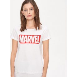Koszulka z nadrukiem Marvel - Biały. Białe koszulki damskie House, s, z nadrukiem, bez kołnierzyka, bez rękawów. Za 39,99 zł.