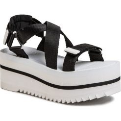 Sandały TOMMY JEANS - Pop Color Flatform Sandal EN0EN00847 Black BDS. Czarne klapki damskie Tommy Jeans, bez wzorów, z jeansu, bez obcasa, na obcasie. W wyprzedaży za 219,00 zł.