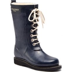 Kalosze ILSE JACOBSEN - RUB15 Dark Indigo 660. Niebieskie kalosze damskie marki Ilse Jacobsen, z tworzywa sztucznego, bez obcasa, bez zapięcia. W wyprzedaży za 399,00 zł.