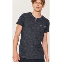 T-shirt z guzikami - Granatowy. Niebieskie t-shirty męskie House, s, bez wzorów, bez kołnierzyka. Za 35,99 zł.