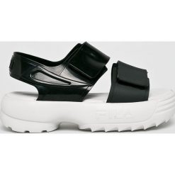 Melissa - Sandały x Fila. Czarne klapki damskie Melissa, bez wzorów, z materiału, bez obcasa, na platformie. Za 449,90 zł.