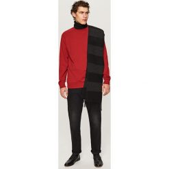 Gładka bluza basic - Czerwony. Czerwone bluzy męskie Reserved, s, bez wzorów, bez kołnierzyka, bez rękawów, bez kaptura. Za 79,99 zł.