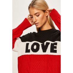 Love Moschino - Sweter. Czerwone swetry damskie Love Moschino, s, bez wzorów, z wiskozy, bez rękawów, bez kaptura. W wyprzedaży za 849,90 zł.