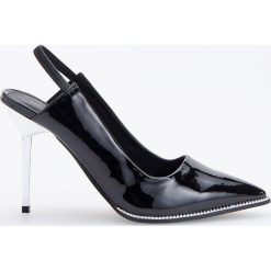 Lakierowane czółenka na wysokim obcasie - Czarny. Czarne buty ślubne damskie marki Reserved, z lakierowanej skóry, na wysokim obcasie. Za 159,99 zł.