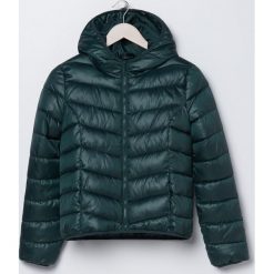 Pikowana kurtka z kapturem - Khaki. Brązowe kurtki damskie Sinsay, s, bez wzorów, z kapturem. Za 59,99 zł.