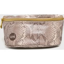 Mi-Pac - Nerka. Brązowe nerki damskie Mi-Pac, w paski, z poliesteru, casualowe, małe, bez dodatków. W wyprzedaży za 49,90 zł.