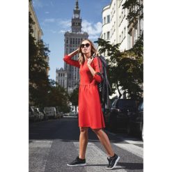 Sukienka - czerwona. Czerwone sukienki dziewczęce Moe, bez wzorów, z elastanu, bez rękawów, rozkloszowane. Za 169,00 zł.
