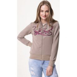 Khaki Bluza Explicitness. Brązowe bluzy damskie marki Born2be, xl, z nadrukiem, bez rękawów, bez kaptura. Za 29,99 zł.