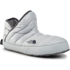 Kapcie THE NORTH FACE - Thermoball Traction Bootie NF0A331HTWP -050 High Rise Grey. Szare klapki damskie The North Face, bez wzorów, ze skóry ekologicznej, bez obcasa. W wyprzedaży za 199,00 zł.