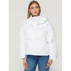 Kurtka puchowa Pepe Jeans DUA LIPA Iris PL401756. Białe kurtki damskie Pepe Jeans, m, bez wzorów, z jeansu, bez kaptura. W wyprzedaży za 329,00 zł.