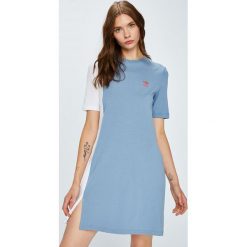 Adidas Originals - Sukienka. Szare sukienki dzianinowe adidas Originals, na co dzień, casualowe, z okrągłym kołnierzem, z krótkim rękawem, mini, proste. Za 169,90 zł.