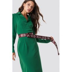 NA-KD Accessories Tkany pasek NA-KD - Red. Czerwone paski damskie NA-KD Accessories, w paski, z materiału. Za 80,95 zł.