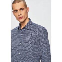 Pierre Cardin - Koszula. Niebieskie koszule męskie Pierre Cardin, bez wzorów, z elastanu, klasyczne, z klasycznym kołnierzykiem, z długim rękawem. W wyprzedaży za 229,90 zł.