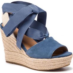 Espadryle UGG - W Shiloh 1100974 W/Dtb. Niebieskie espadryle damskie Ugg, bez wzorów, ze skóry, bez obcasa, na obcasie. W wyprzedaży za 419,00 zł.