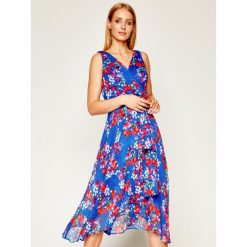 Sukienka letnia DKNY DD9CY576. Niebieskie sukienki damskie DKNY, na lato, bez wzorów, bez kołnierzyka, bez rękawów. Za 639,00 zł.