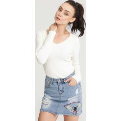 Kremowa Bluzka Permanence. Brązowe bluzki damskie marki other, xl, bez wzorów, z dzianiny, bez kołnierzyka, z długim rękawem. Za 24,99 zł.