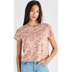 T-shirt z awokado - Różowy. Różowe t-shirty damskie marki Sinsay, s, bez wzorów, bez kołnierzyka. Za 24,99 zł.