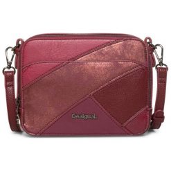 Desigual Torebka Damska Priya Jasper Burgundowa. Czerwone torebki klasyczne damskie Desigual, bez wzorów, bez dodatków. W wyprzedaży za 212,00 zł.