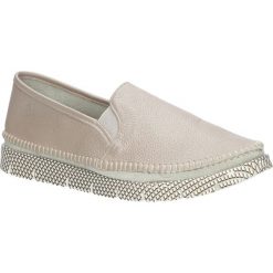 Beżowe półbuty skórzane slip on Maciejka 03512-10/00-0. Brązowe półbuty damskie Maciejka, bez wzorów, bez obcasa, bez zapięcia. Za 228,99 zł.