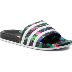 Klapki adidas - adilette W EE4853 Cblack/Ftwwht/Cblack. Czarne klapki damskie Adidas, bez wzorów, z tworzywa sztucznego, bez obcasa. Za 169,00 zł.