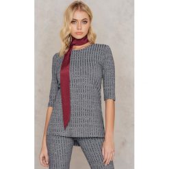 Rut&Circle Sweter w prążki Anna - Grey. Szare bez kategorii marki Rut&Circle, z okrągłym kołnierzem. W wyprzedaży za 33,29 zł.