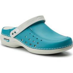 Klapki NURSING CARE - Berlin WG4AP19 Light Blue. Niebieskie klapki damskie Nursing Care, bez wzorów, ze skóry ekologicznej, bez obcasa. W wyprzedaży za 239,00 zł.