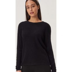 Sweter z wiązaniem na plecach - Czarny. Czarne swetry damskie Sinsay, xl, bez wzorów, bez rękawów, bez kaptura. W wyprzedaży za 39,99 zł.