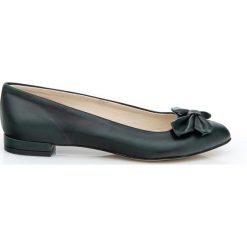 Przecierane balerinki z kokardką - skóra naturalna - model 048 - kolor zielona przecierka. Zielone baleriny damskie Zapato, bez wzorów, ze skóry, bez obcasa. Za 309,00 zł.