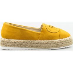 Espadryle na plecionej platformie żółte (36). Żółte espadryle damskie Estetino, bez wzorów, z zamszu, bez obcasa, na platformie. Za 69,00 zł.