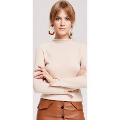 Kaszmirowy sweter w kolorze jasnobeżowym. Brązowe swetry damskie ZOCHA, s, z kaszmiru. W wyprzedaży za 319,95 zł.