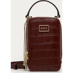 Dkny - Torebka skórzana. Brązowe listonoszki damskie DKNY, w paski, ze skóry, na ramię, małe, bez dodatków. Za 659,90 zł.