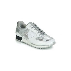 Buty Philippe Morvan RIMAX V2 VERNIS BLANC. Białe trampki i tenisówki damskie Philippe Morvan, bez wzorów, bez zapięcia. Za 463,20 zł.