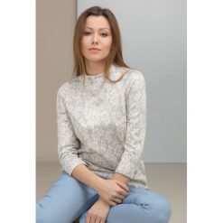 Bluzy damskie: Bluza z kwiatowym wzorem