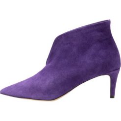 L37 MARIGOLD Ankle boot lila. Fioletowe botki damskie marki L37, ze skóry, bez obcasa, bez zapięcia. Za 559,00 zł.