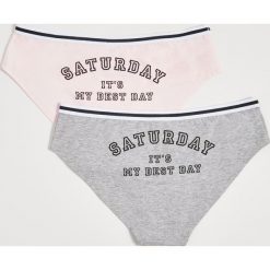 Majtki z napisem saturday - Jasny szary. Szare majtki damskie Sinsay, s. W wyprzedaży za 9,99 zł.