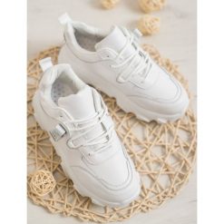Sznurowane biaŁe sneakersy. Białe sneakersy damskie BELLA PARIS, ze skóry ekologicznej. Za 107,90 zł.